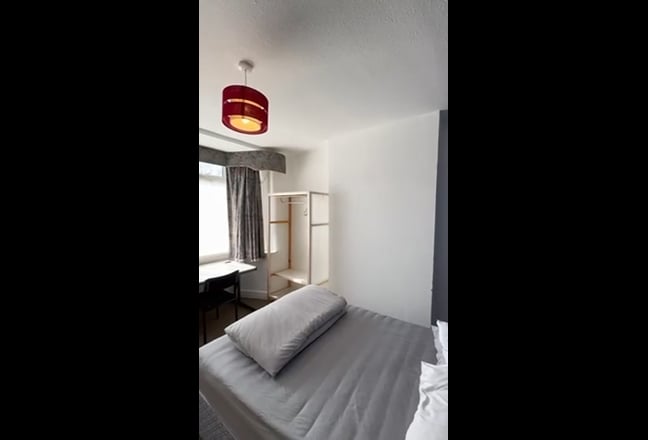 ***NEW Furnished Rooms, Bills Included*** LE2 Main Photo