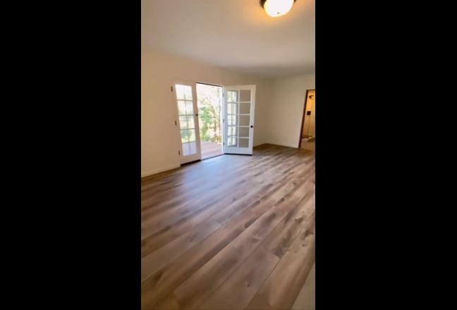 Newly Remodeled Room- private bath/walkout balcony Main Photo