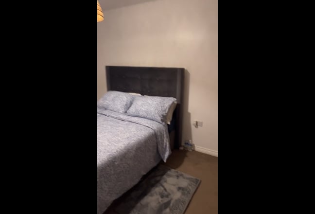 Spacious Room in 2-Bed Flat – Lovely Garden! Main Photo