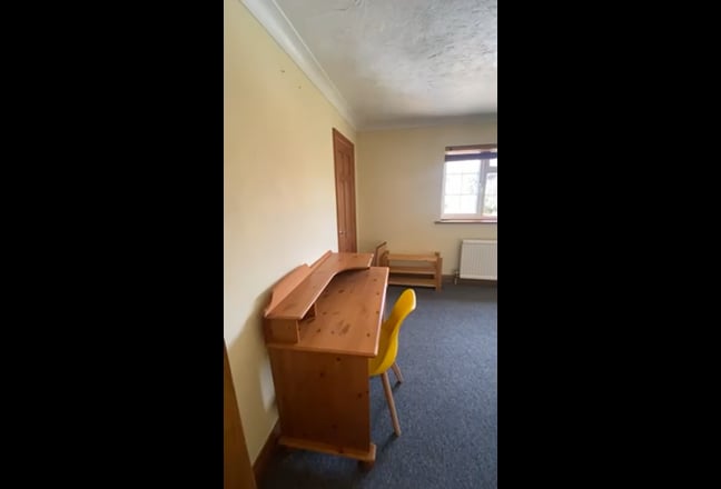 Large Room available for summer  Main Photo