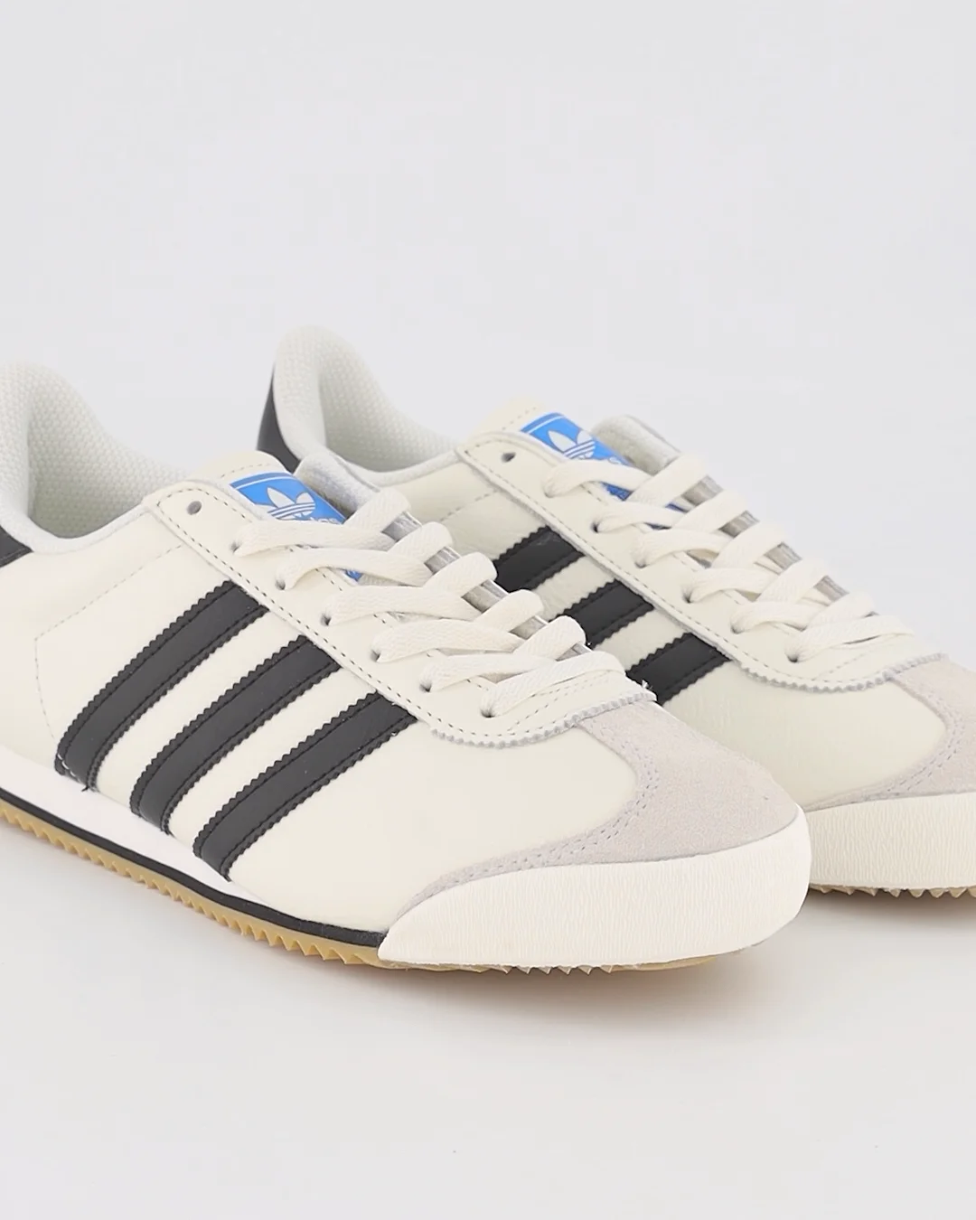 adidas gazelle silver green womens 03_c779ca9f-3f6b-4b6b-8b2a-30b680af78e8_600x.jpg?v=1699902988 main image 0