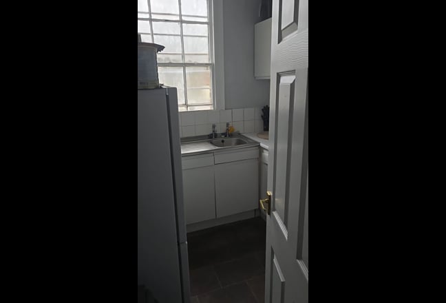 Double bedroom to let in Gravesend town centre  Main Photo