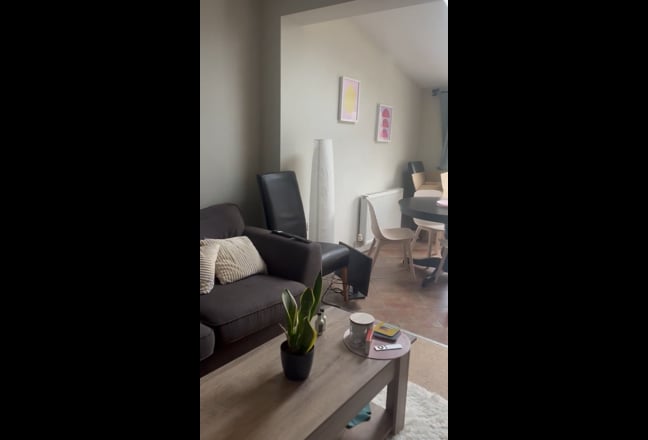 One Rooms available in shared house in Earlsfield  Main Photo