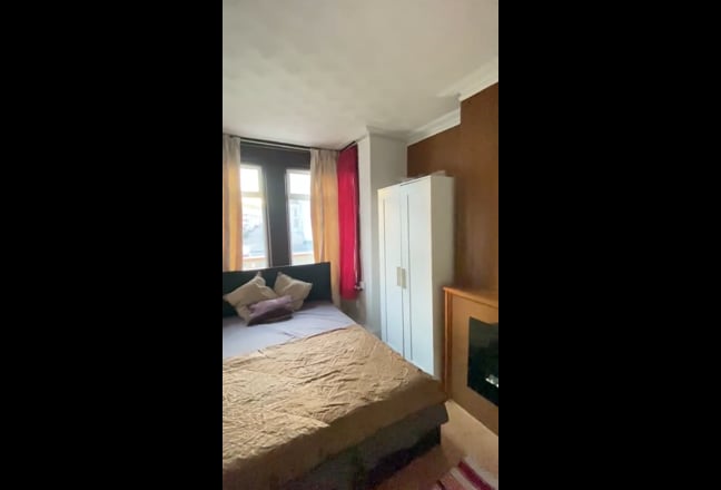 Spacious double room close to medway hospital Main Photo
