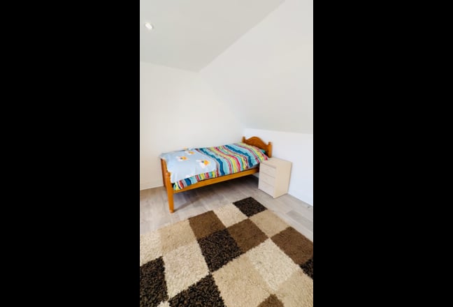 One Room Available Main Photo