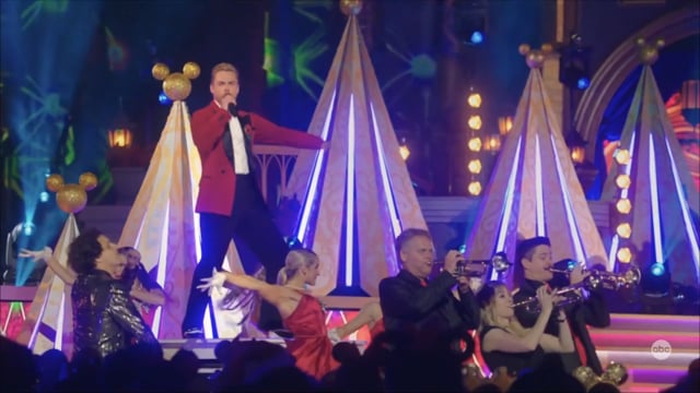 Disney s Magical Holiday Celebration 2022 Opening - Julianne & Derek Hough (1080p 60fps)