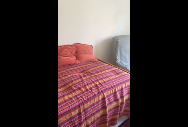 Large double room with a single bed to let, Main Photo