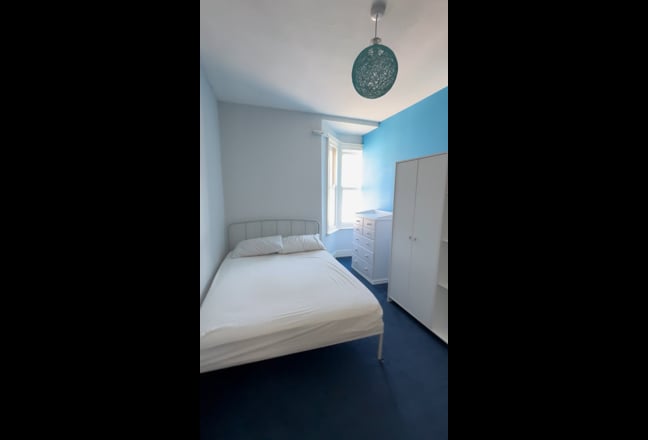 Double room, lovely house, v near station Main Photo