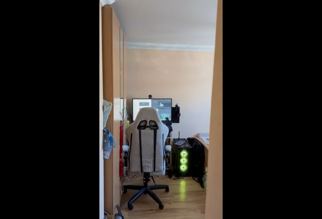 Decent size double is available to rent  Main Photo
