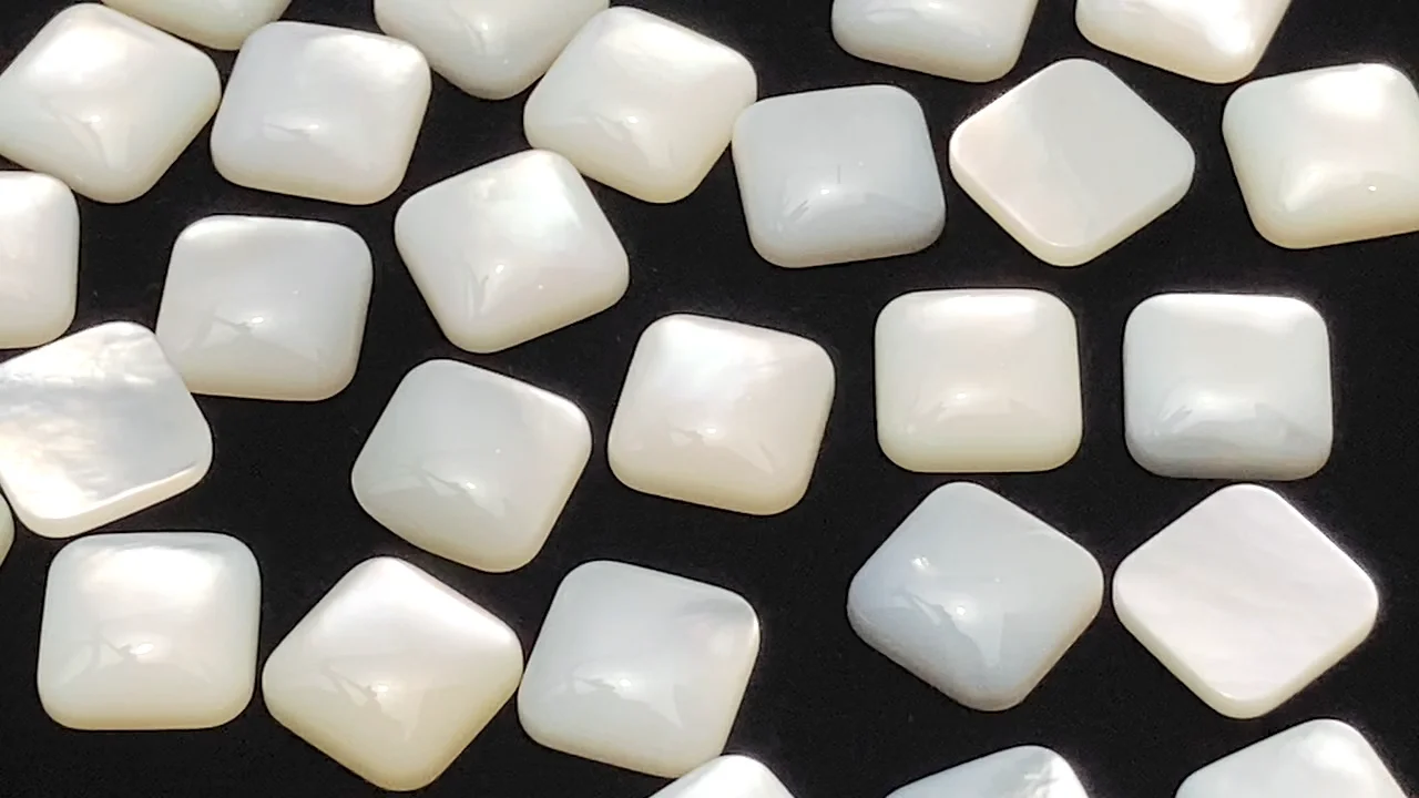 ホワイトシェル(白蝶貝) スクエア カボション8×8mm 5個｜天然石ビーズ