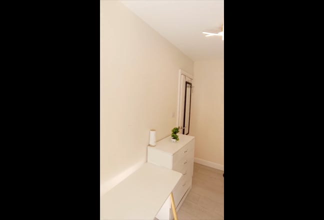  1  bedroom  in  a  shared  2  bedroom  flat Main Photo