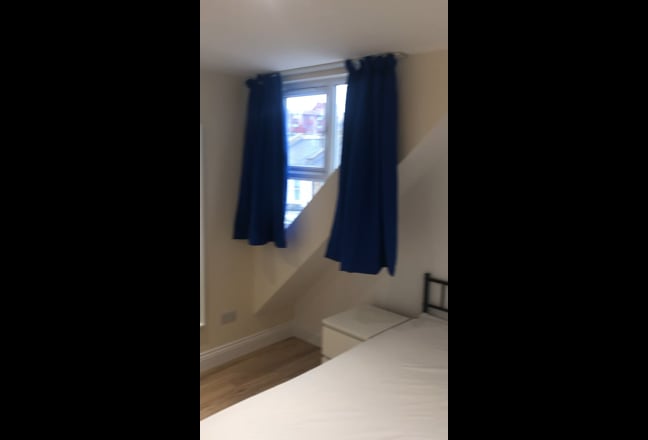Brand New en suite Dbl Loft Room £900 inc bills Main Photo