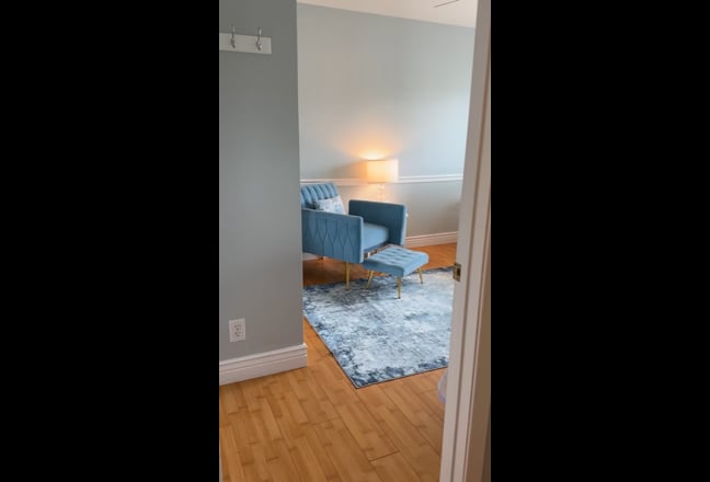 Beautiful Room in Bright Clean Home Main Photo