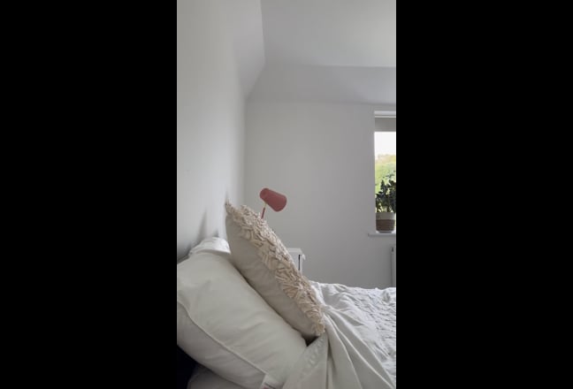 Bright Double Room with Private Bathroom Main Photo