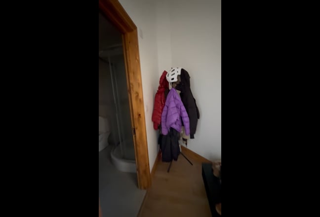 Spacious, Airy Flat Available – Central Brighton L Main Photo