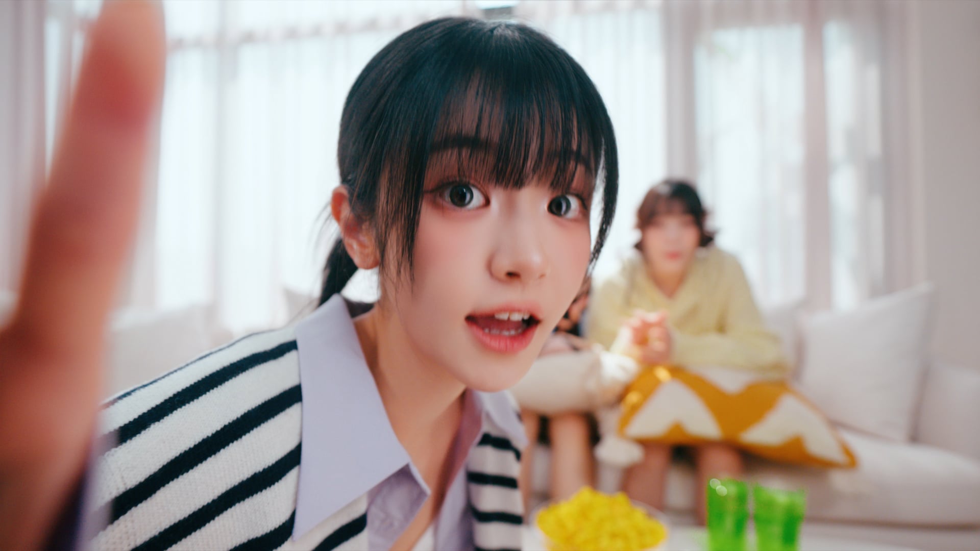 QWER 'PLAY, WE, DEW' MV