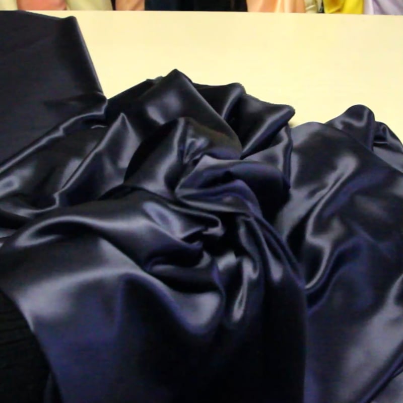 Vidéo: Satin 100% soie (25 mommes) - Marine Vidéo: Satin 100% soie (25 mommes) - Marine