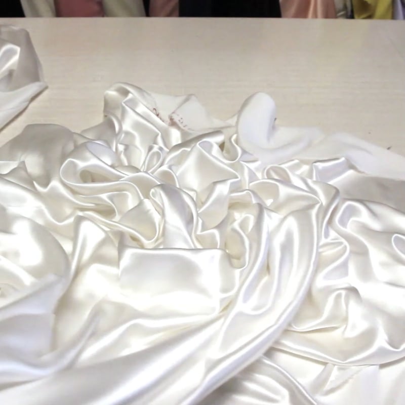 Vidéo: Satin 100% soie (25 mommes) - Blanc optique