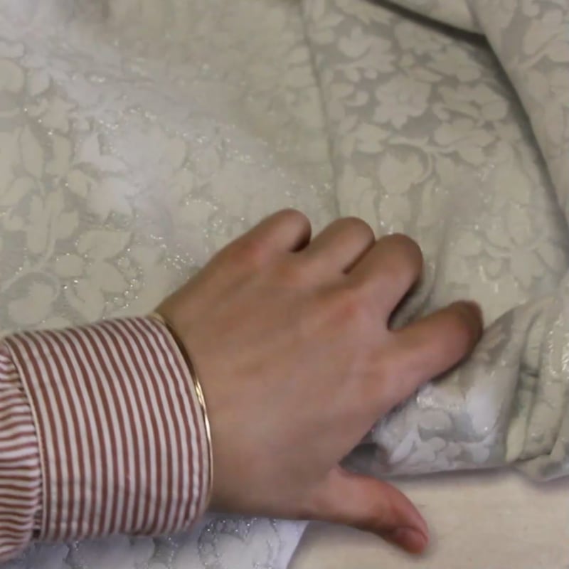 Vidéo: Broché - Blanc motif floral