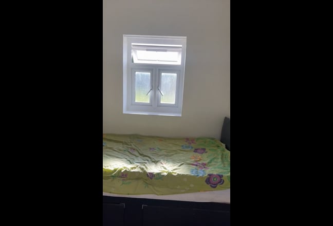 Studio flat to rent in Romford  Main Photo