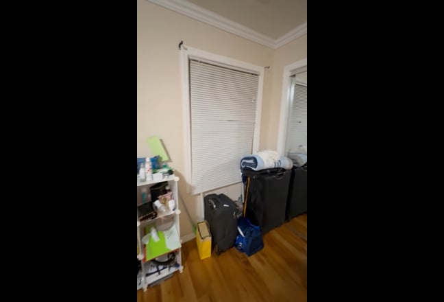 Huge master bedroom with bathroom  Main Photo
