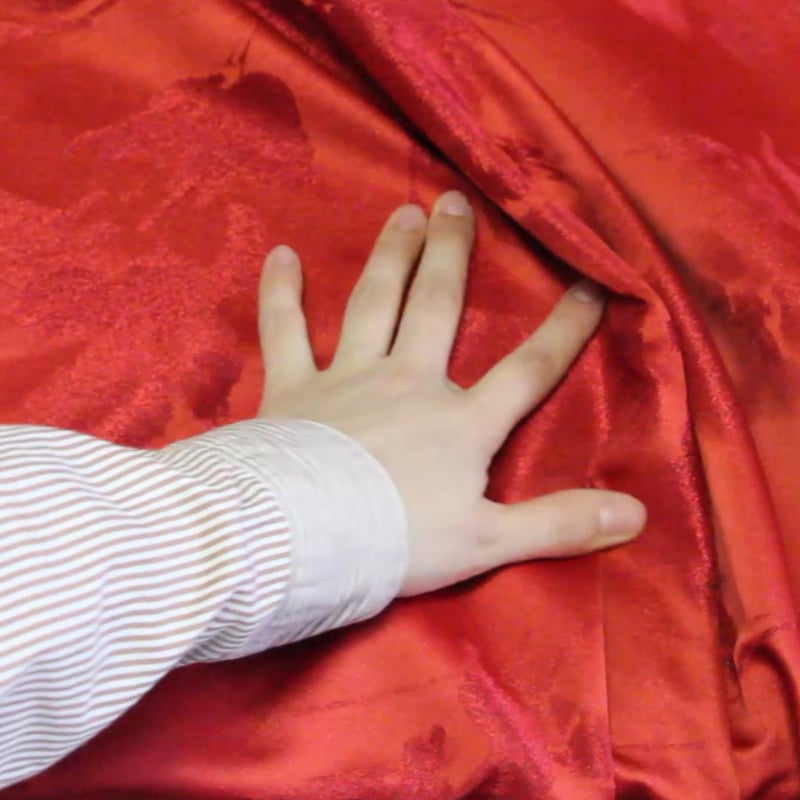 Vidéo: Broché - Rouge motif végétal