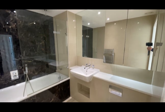 Whole 2 bed, 2 bath 40th floor flat in Croydon CR0 Main Photo