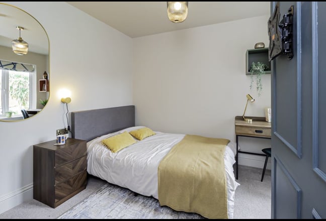 Beautiful double room, all bills inc Main Photo