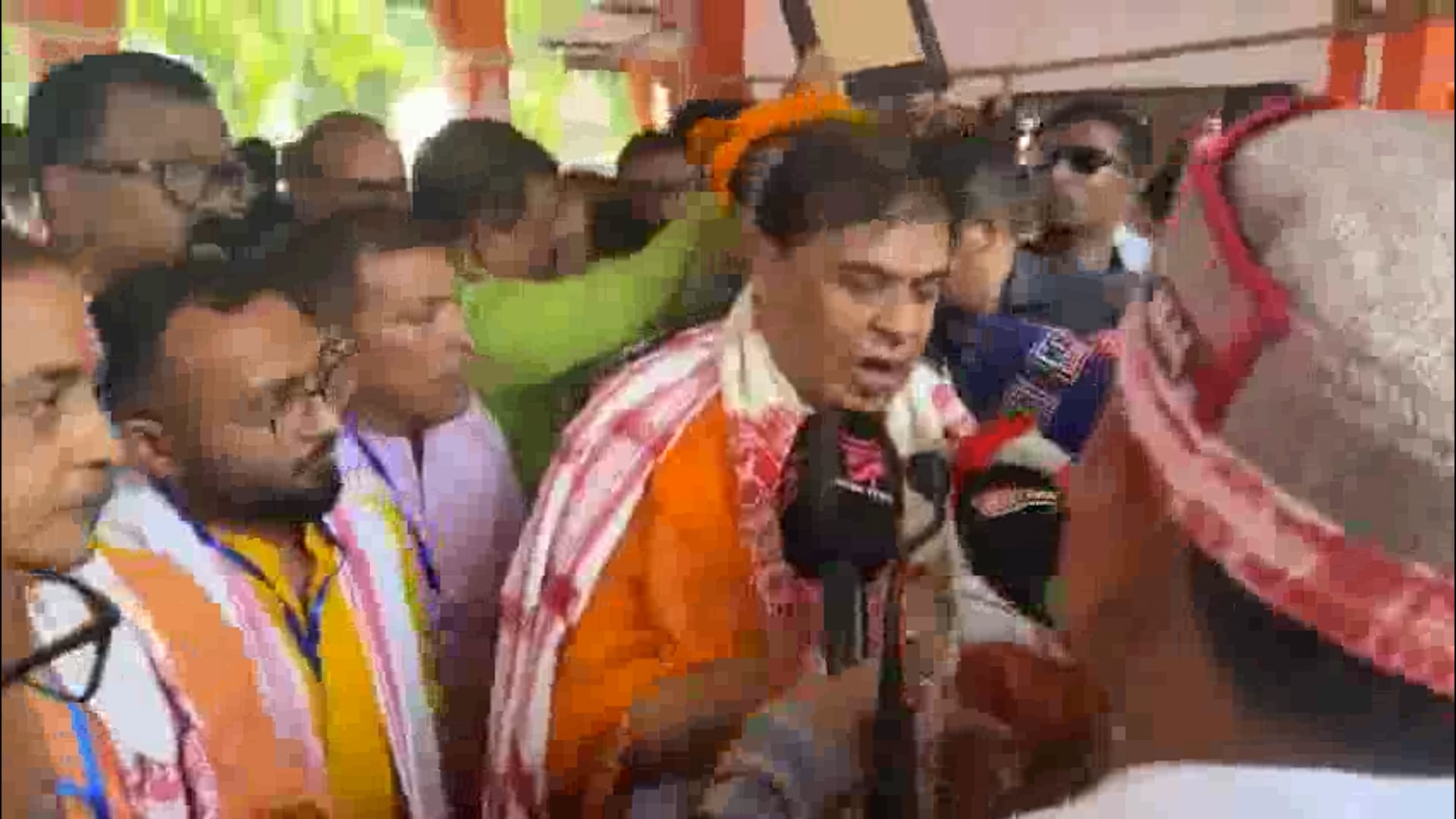 হিমন্ত বিশ্বই নলবাৰীত শ্ৰীমহা বিষ্ণু যজ্ঞত অংশগ্ৰহণ কৰি, অসমীয়াক চৰকাৰী ভাষা হিচাপে গঢ়ি তোলাৰ বাবে চৰকাৰৰ দায়বদ্ধতা প্ৰকাশ কৰে#politics