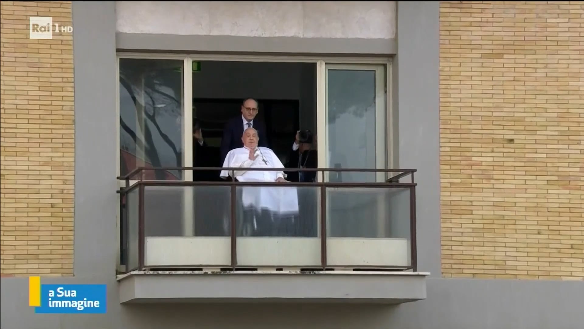 I pellegrini bolognesi a Roma il giorno della dimissione del Papa dall’ospedale