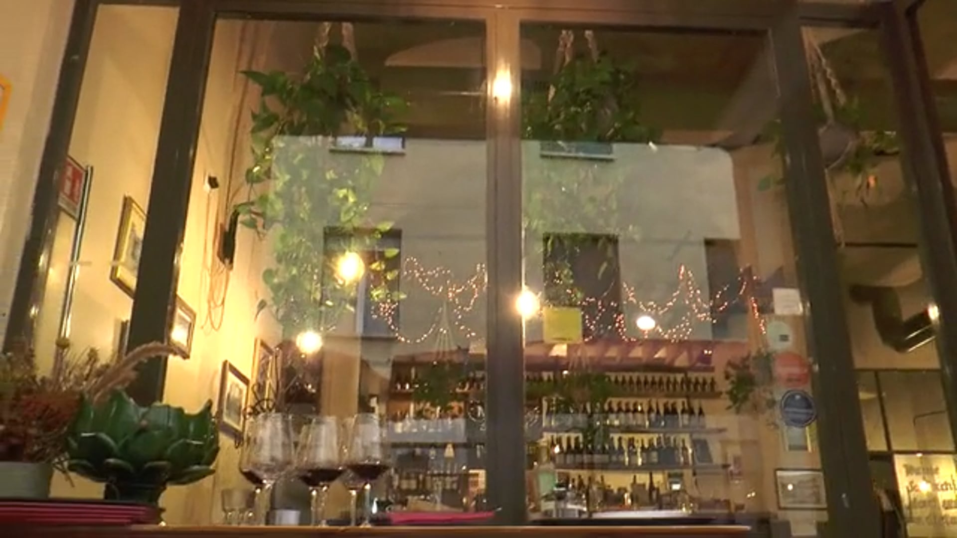 Incendio in un locale del centro di Bologna