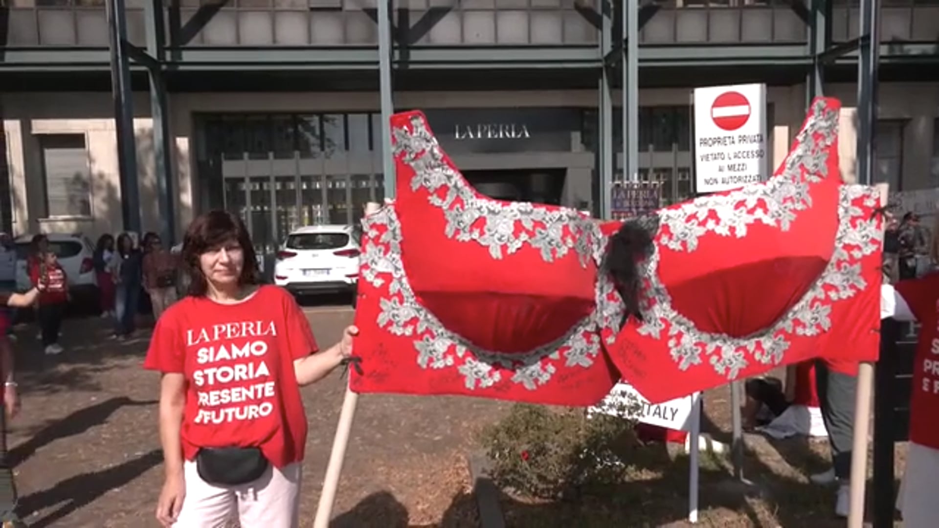 Il viceministro Valentini: “La Perla un marchio che ci invia tutto il mondo”