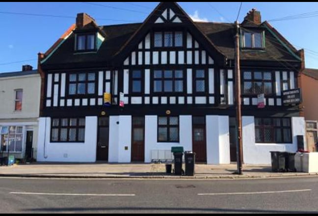 3 Bed Penthouse Flat in Thornton Heath Main Photo