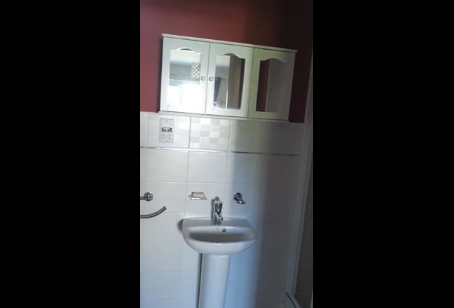 Room with ensuite for rent Main Photo
