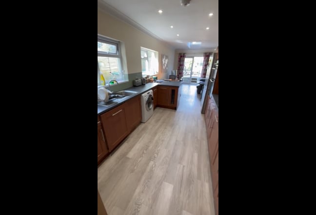 Lovely Victorian House - 1  x  Great Size Double  Main Photo