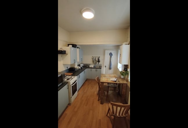 2 Double & 1 Single room in Newland available now. Main Photo