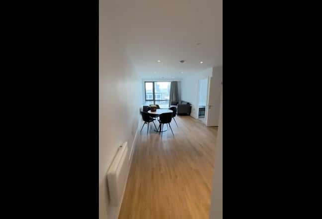 Room to Rent in 2 Bed Flat- Great Location  Main Photo