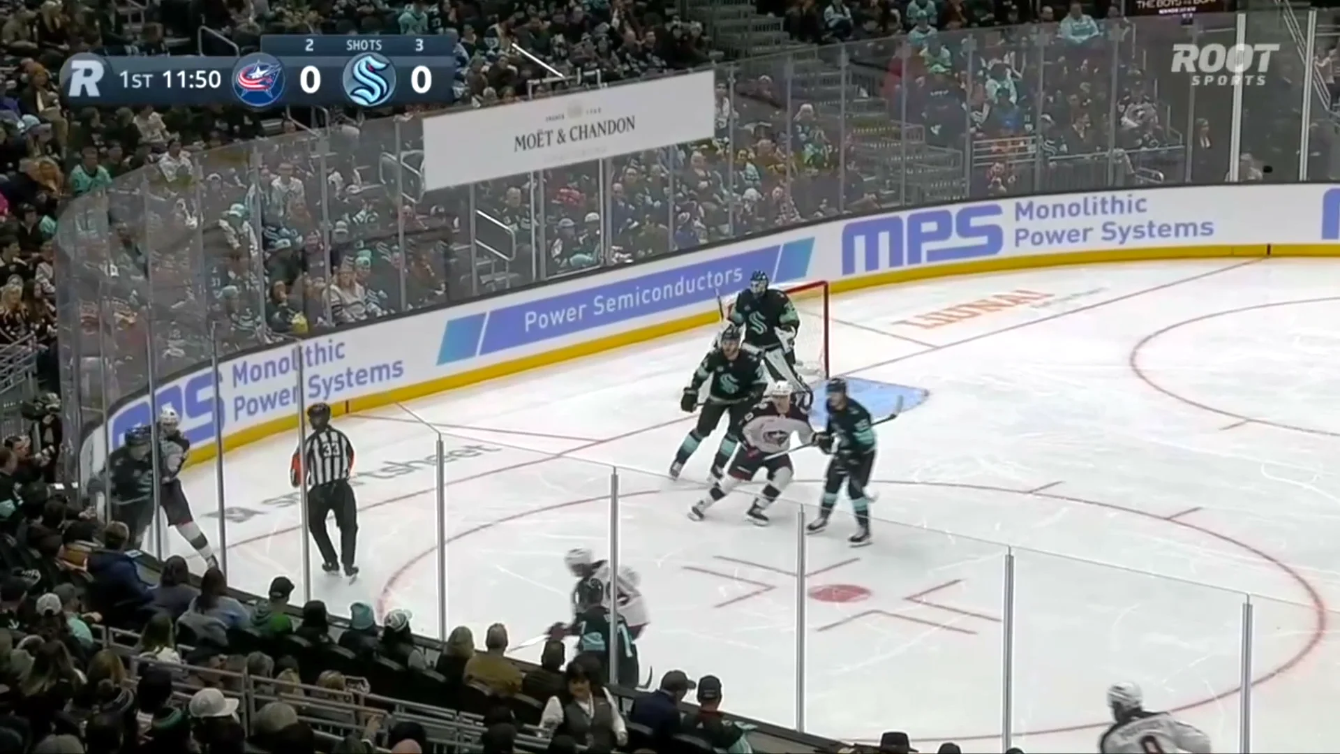 Joey Daccord Breaks Down a Point Shot With Tip Option