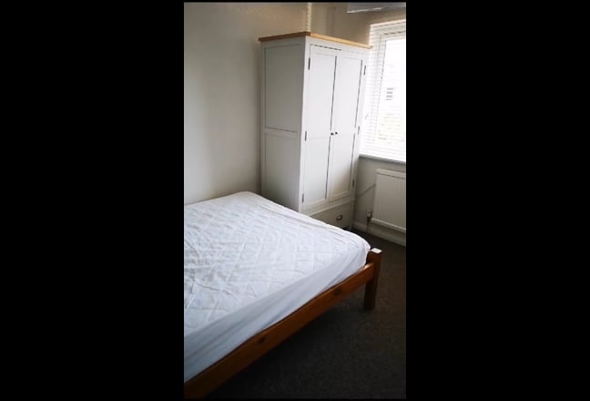 Double bedroom, near station, Cleaner, £650pcm Main Photo