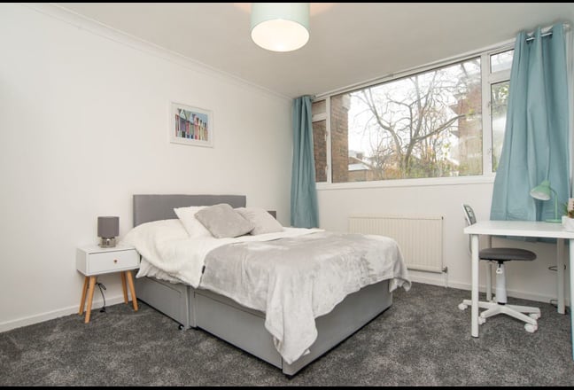 🏡 Spacious Double Room in a Cozy Home!✨ Main Photo