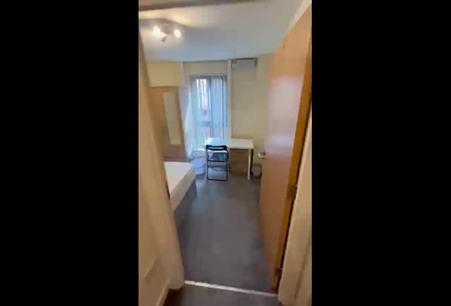 Quiet Double Room in City Centre INC BILLS Main Photo
