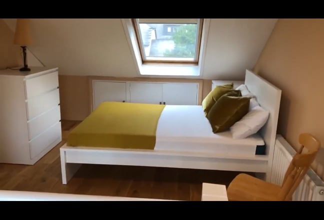 Spacious Loft Ensuite Room in Canadá Water  Main Photo
