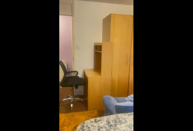 Spacious Double Room for Rent – All Bills Included Main Photo