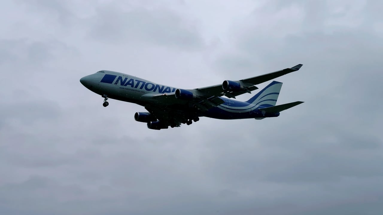 Ujeti na cesti: romunska odprava s ferrarijem polnim kovčkov #foto