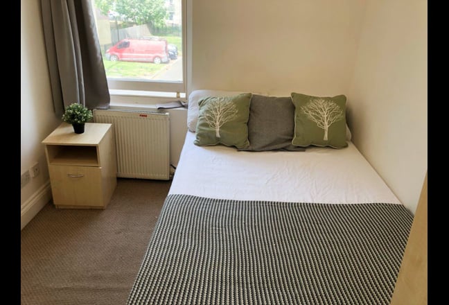 Small Double Room in Woolwich Main Photo