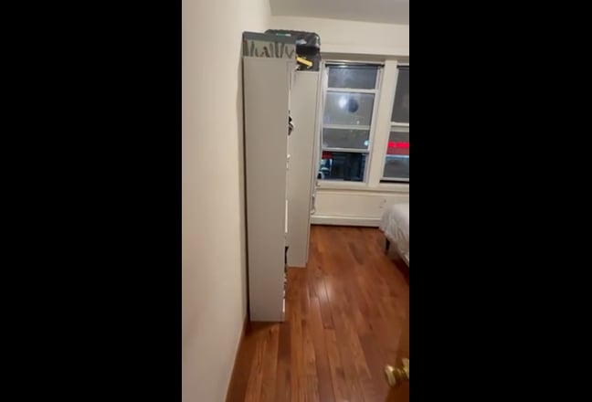 1 room available in 4BR Bay ridge apt (Women only) Main Photo