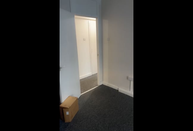 Unfurnished Double Bedroom Available Now :) Main Photo