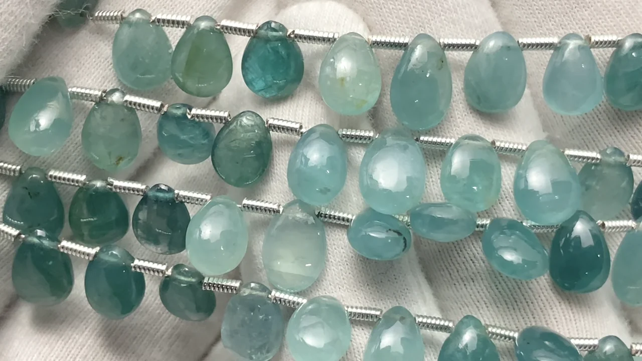 グランディディエライト （産地・マダガスカル） ペアシェイプ