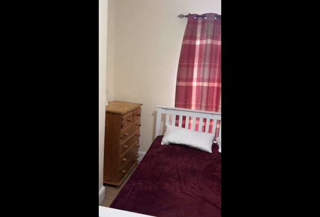 One large double room with king size bed for rent  Main Photo