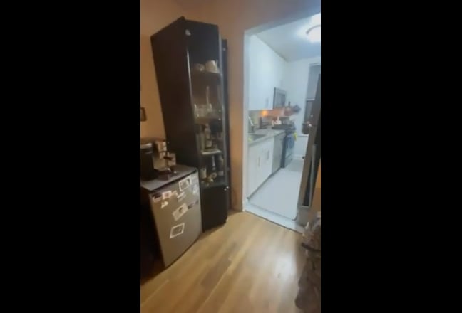 Furnished Big Sunny Room for Rent in 2 Bedroom apt Main Photo